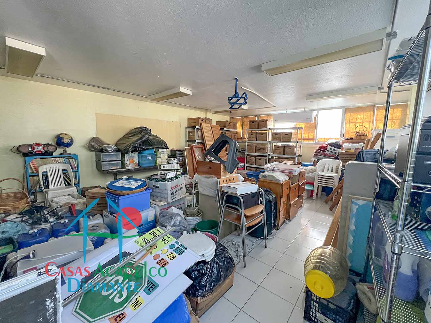 Centro Escolar La Paz sección secundaria - Salón uno 3